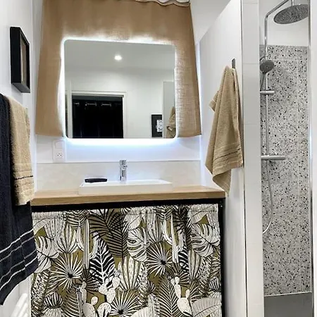 Agreable Maison De Avec Patio * שולה