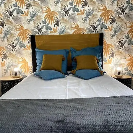 בית נופש Agreable Maison De Avec Patio שולה