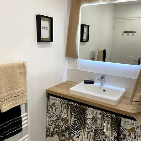 בית נופש Agreable Maison De Avec Patio שולה