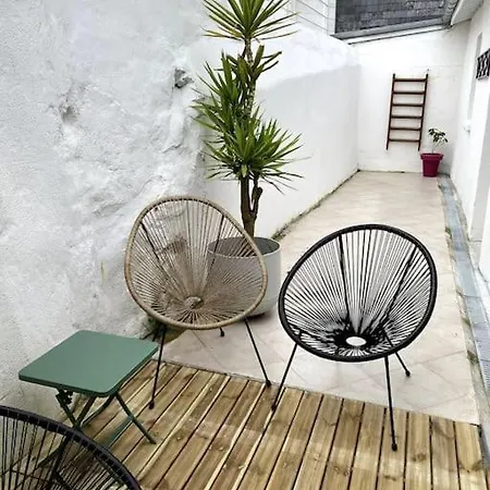 Agreable Maison De Avec Patio * שולה