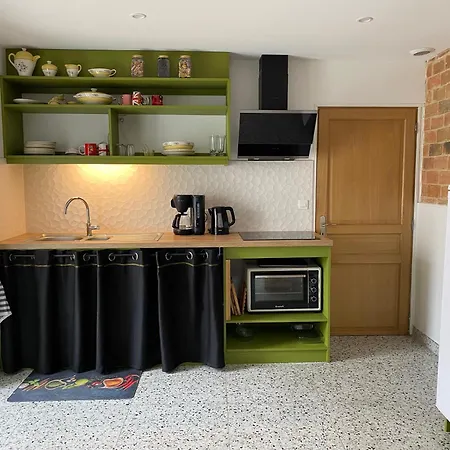 Agreable Maison De Avec Patio * שולה